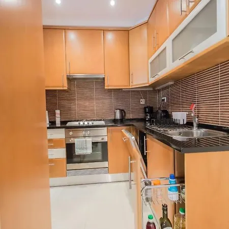 Apartment With Private Garden Near Baixa