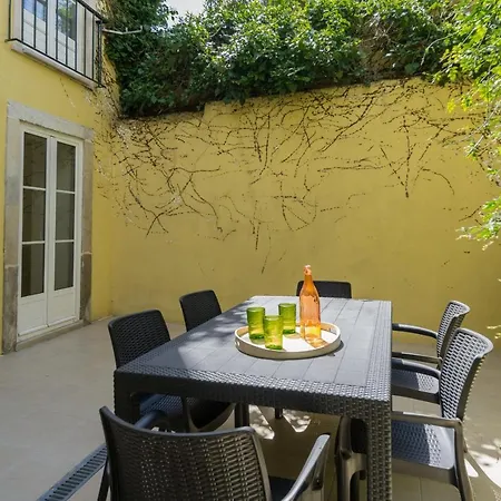 With Private Garden Near Baixa 아파트 리스본