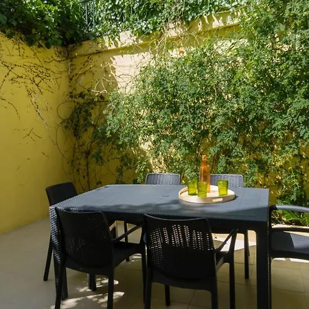 With Private Garden Near Baixa *